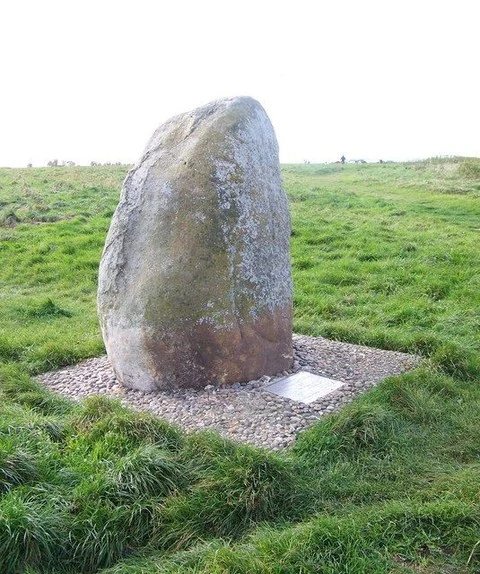 The Battle of Edington took place #OnThisDay (or thereabouts) in 878.  An army of the kingdom of Wessex under Alfred the Great defeated the Great Heathen Army led by the Dane Guthrum. Image: memorial to the battle near Bratton Castle (Trish Steel via Wiki Commons, CC BY SA 2.0).