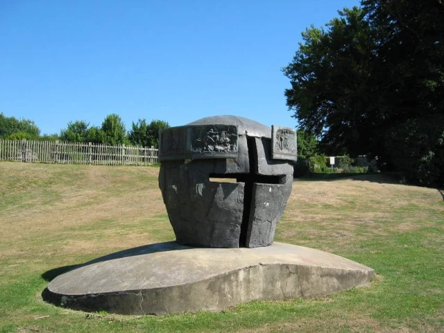 The Battle of Lewes, part of the Second Baron's War, took place #OnThisDay in 1264. It made Simon de Montfort the "uncrowned King of England", the high point of his career. Image: the monument to the battle (Enzo Palotta via Wikimedia Commons, CC BY SA 3.0).