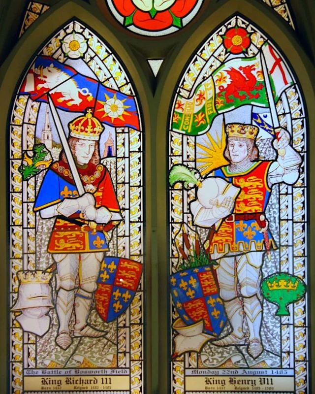 The Wars of the Roses began #OnThisDay in 1455. This stained glass window from St. James' Church, Sutton Cheney, depicts the final rivals of this 32-year battle for the throne of England: Richard III & Henry Tudor (VII).